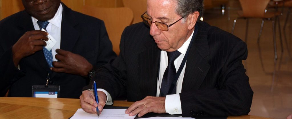 RCC2012_Firma_Convenio_03-1410x575